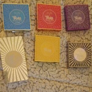 PÜR x Trolls Colorful Eyeshadow/Highlighter Palette Set